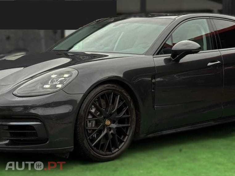Porsche Panamera 4 E-HYBRID