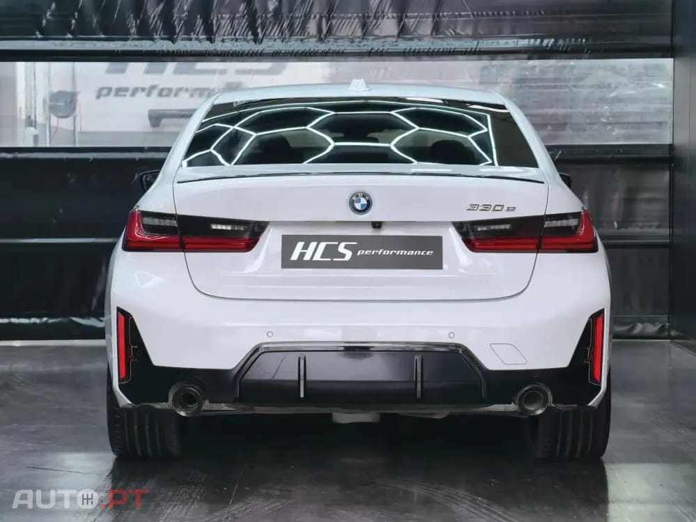 BMW 330 e Pack Desportivo M Pro Auto