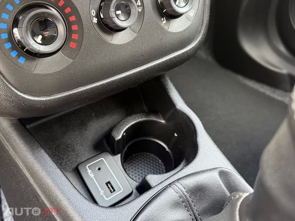 Fiat Punto 1.3 M-Jet Lounge Start&Stop — fotografia 23
