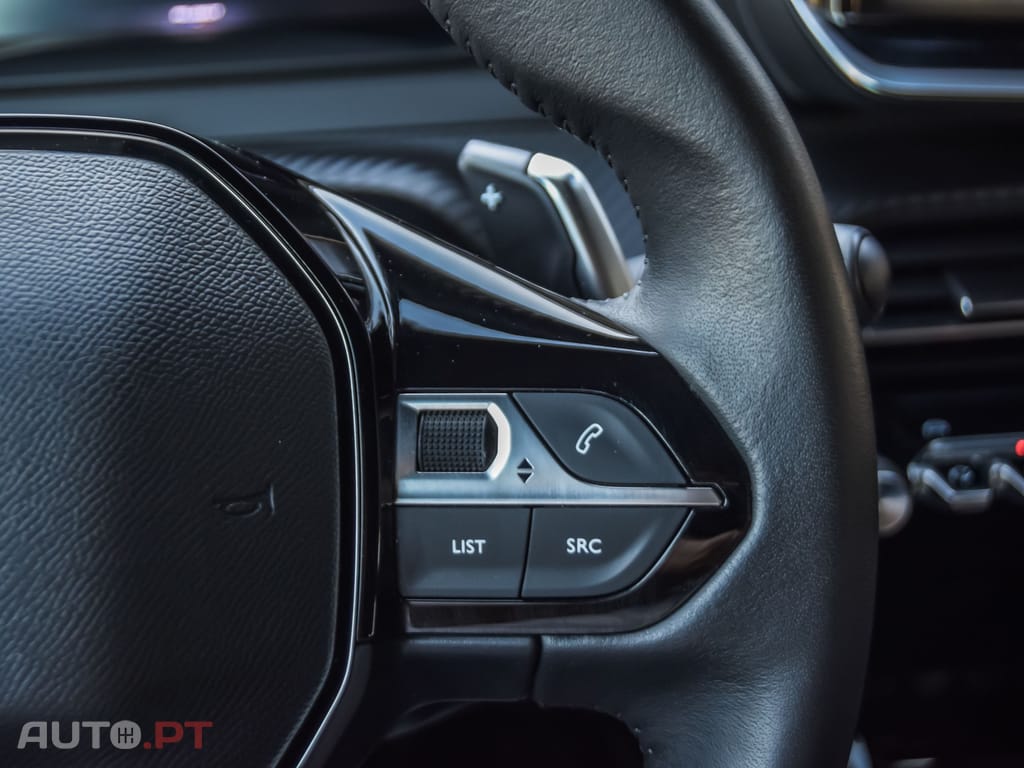 Peugeot 2008 1.2 Hybrid Allure e-DCS6