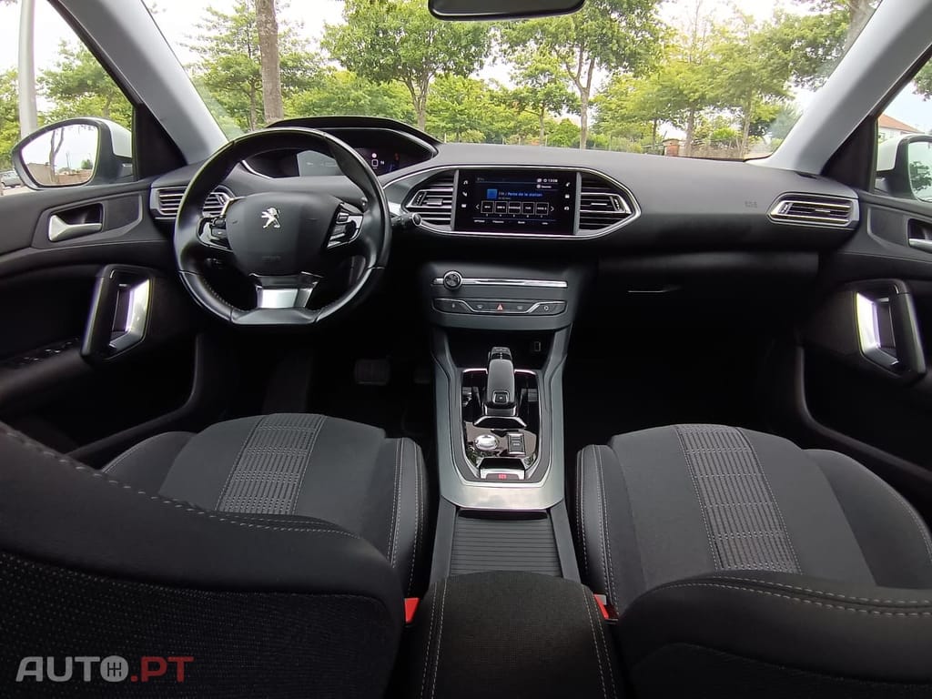 Peugeot 308 1.2 PureTech Allure EAT8