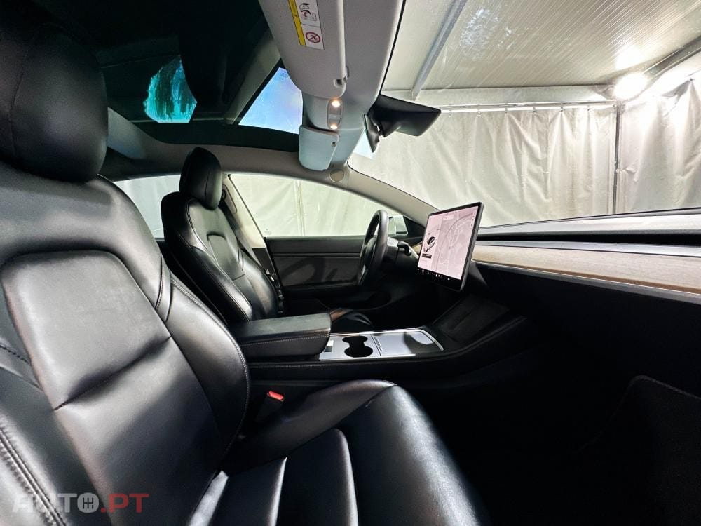 Tesla Model 3 Standard Range Plus RWD — fotografia 29