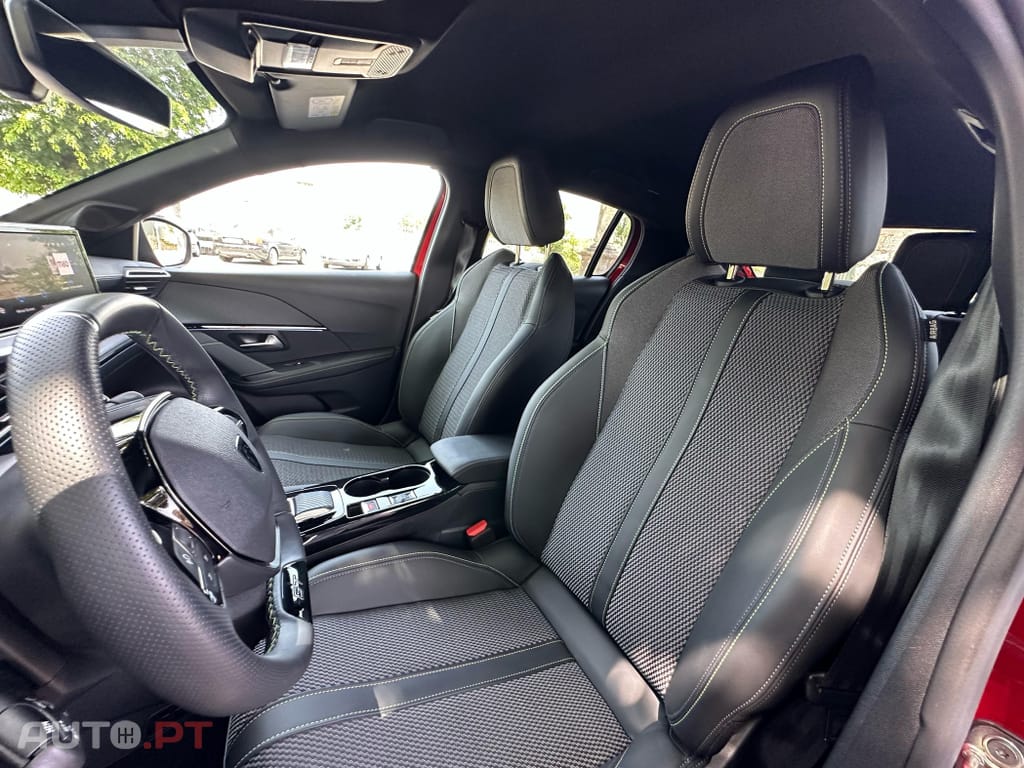 Peugeot E-208 50 kWh GT Pack