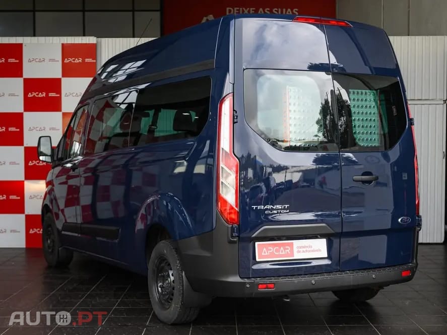 Ford Transit Custom Adaptada p/ 3 cadeiras de rodas