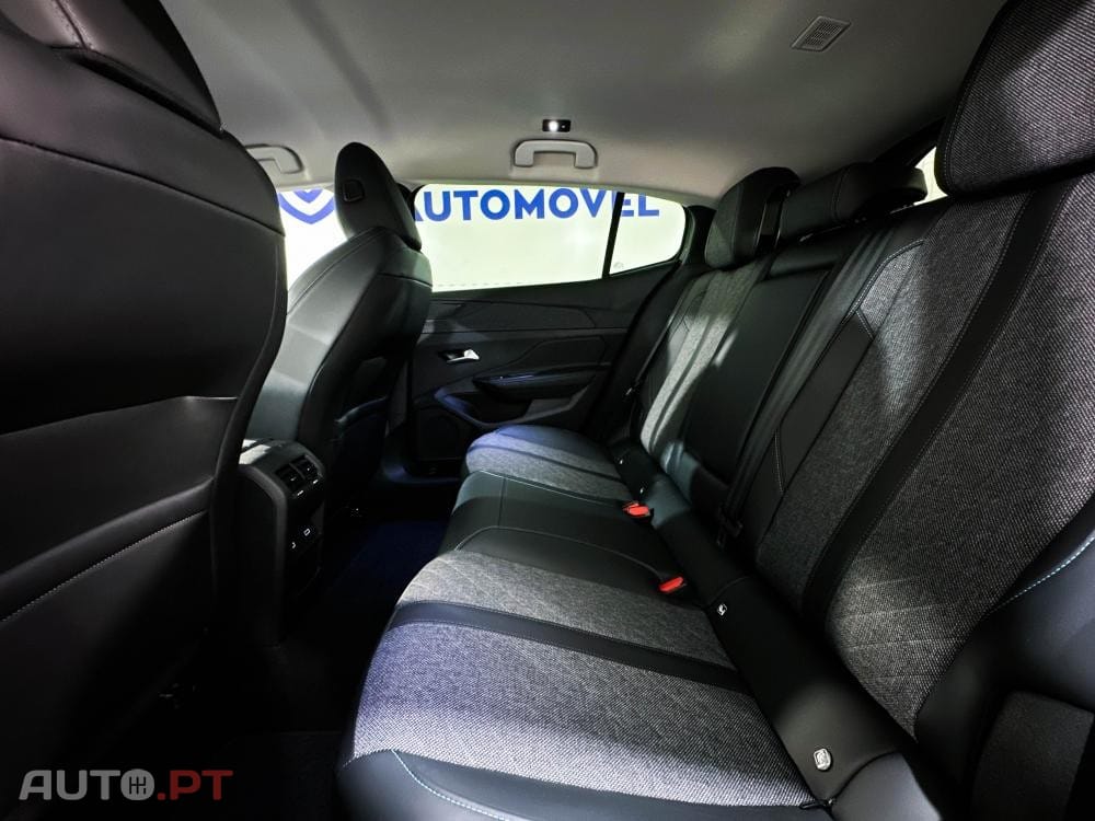 Peugeot 408 1.2 PureTech Allure Pack EAT8