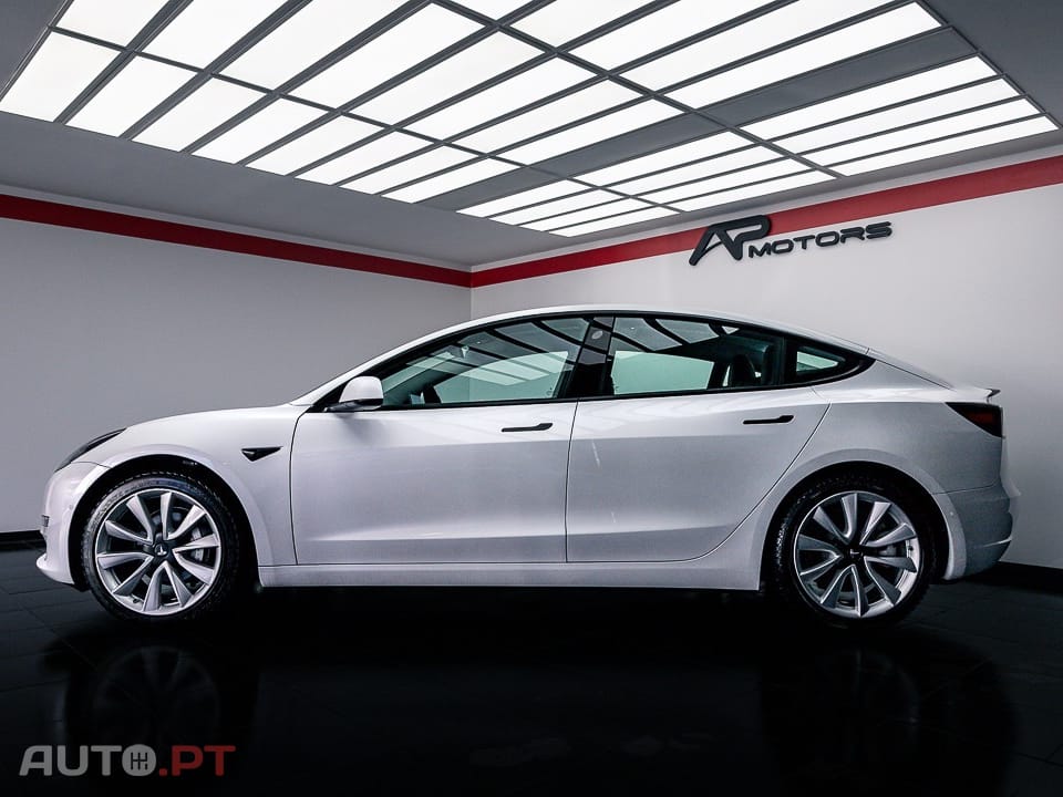 Tesla Model 3 Standard Range Plus RWD