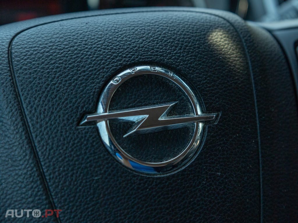 Opel Astra Outro