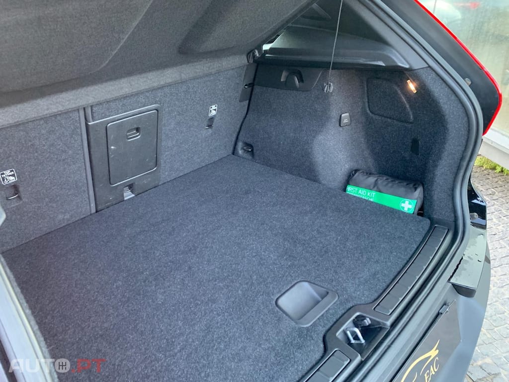 Volvo XC40 1.5 T5 PHEV Momentum