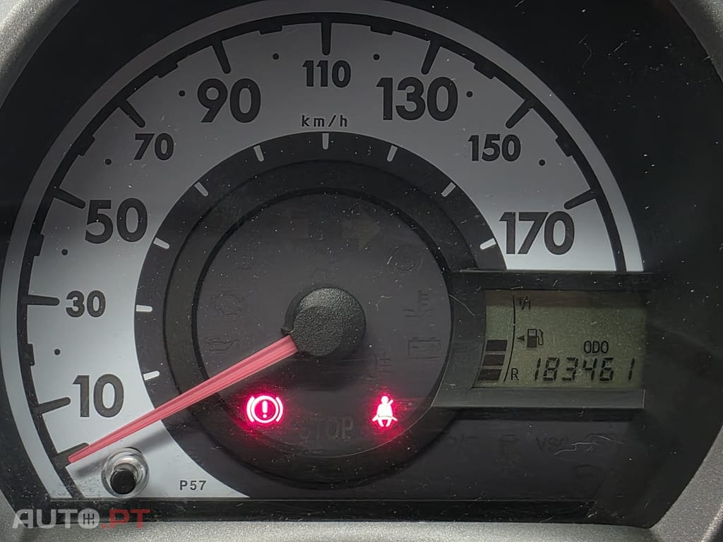 Peugeot 107 1.0 Active — fotografia 11
