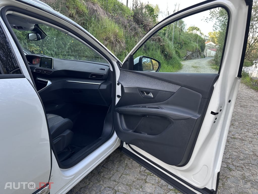 Peugeot 3008 1.2 PureTech Allure EAT8