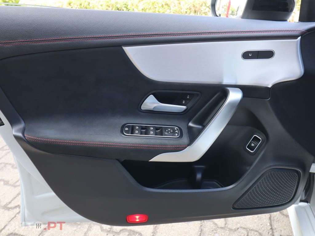 Mercedes-Benz CLA 180 AMG LINE