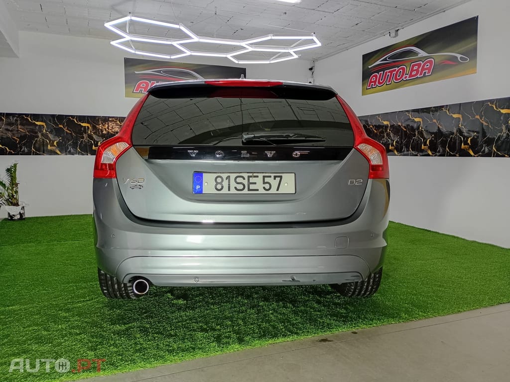 Volvo V60 2.0 D2 R-Design Momentum