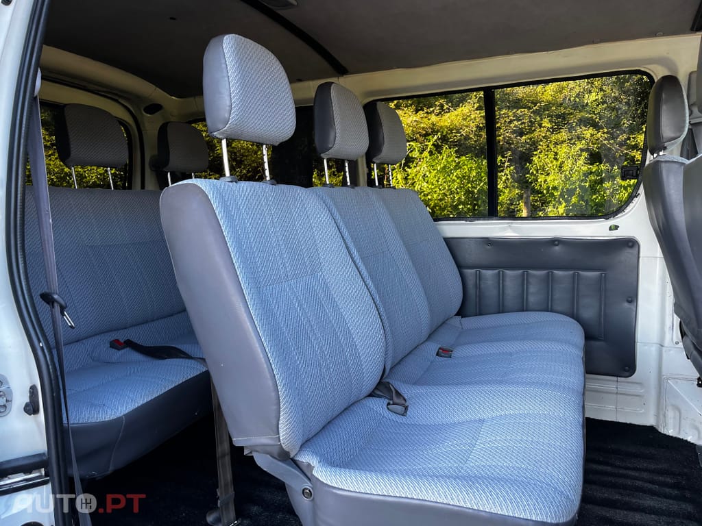 Toyota HiAce 9 Lugares