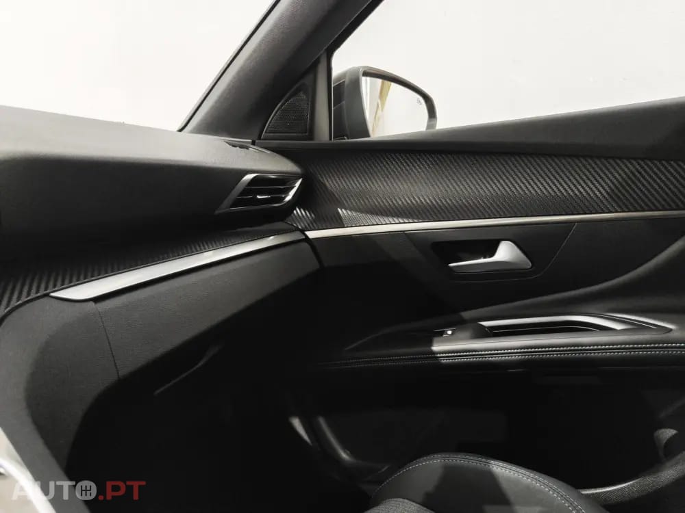 Peugeot 3008 1.6 Hybrid Allure e-EAT8