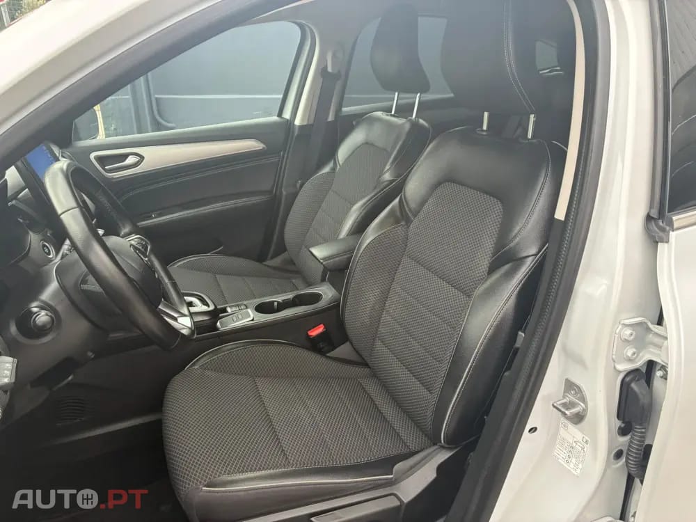 Renault Arkana 1.6 E-Tech Intens