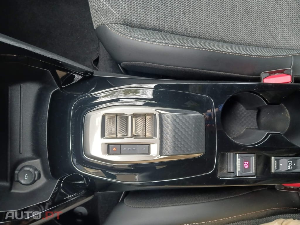 Peugeot E-2008 50 kWh Allure Pack