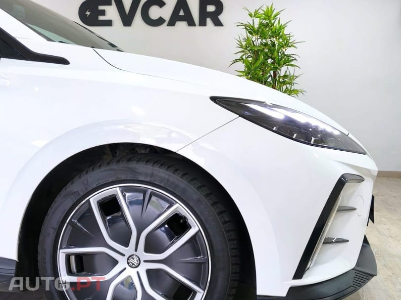 MG MG4 64 kWh Luxury