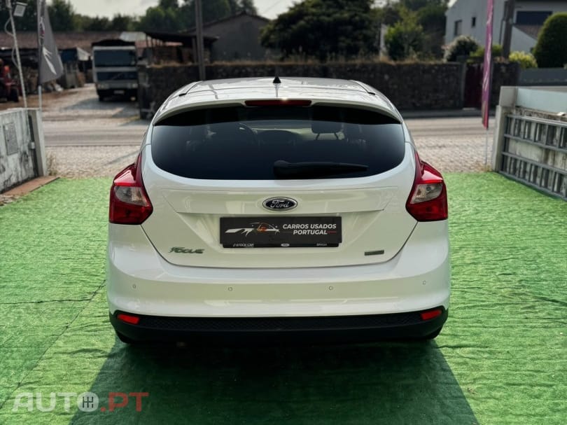 Ford Focus 1.0 EcoBoost S&S Champions Edition — fotografia 6
