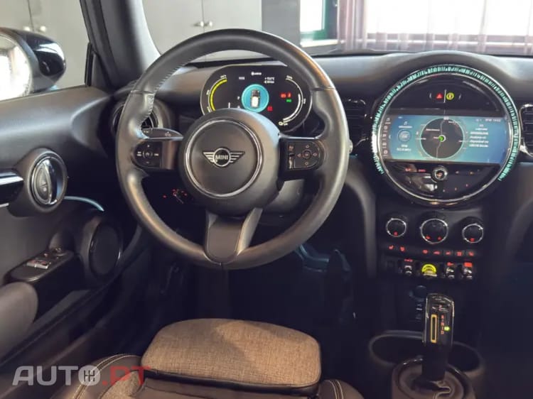 MINI Cooper Cooper SE Camden Edition