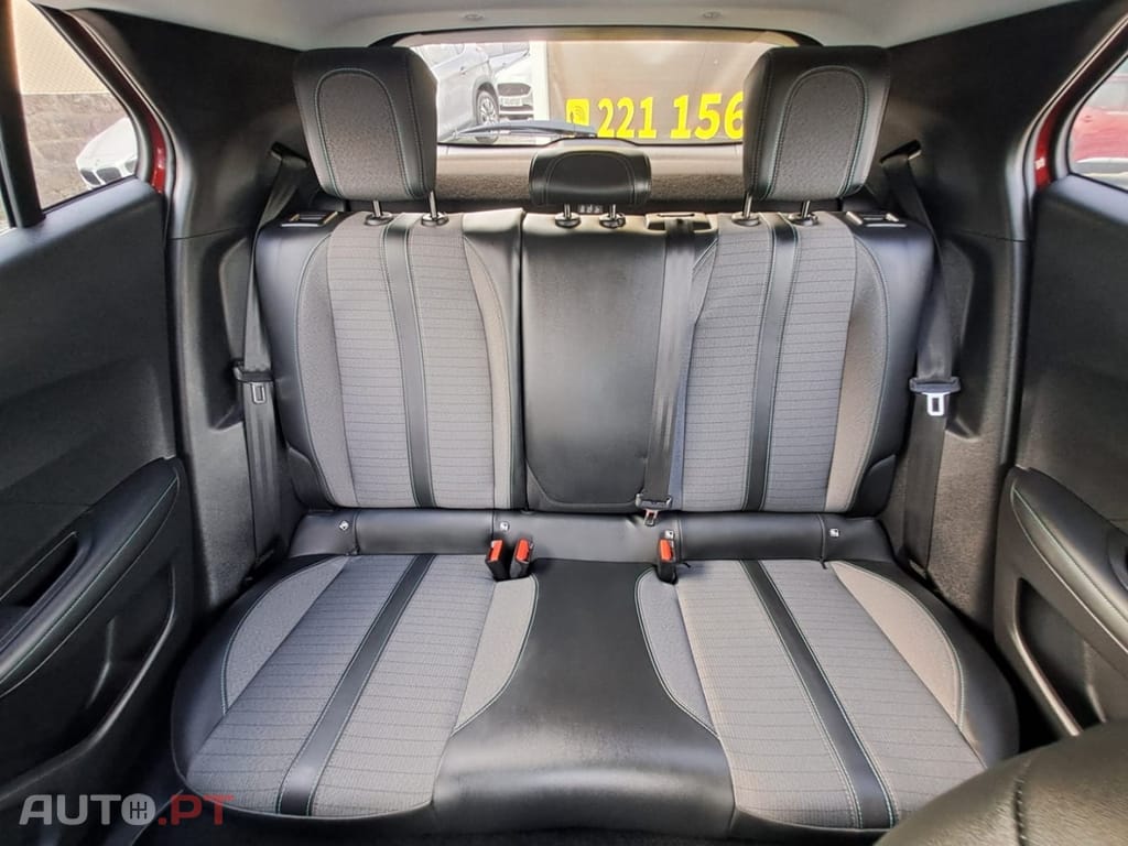 Peugeot 2008 PureTech 130 EAT8 GT