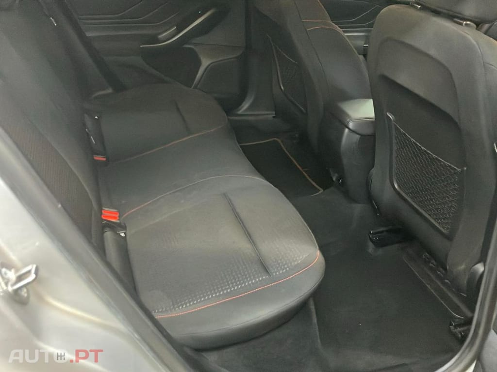 Ford Focus 1.0 EcoBoost MHEV ST-Line X