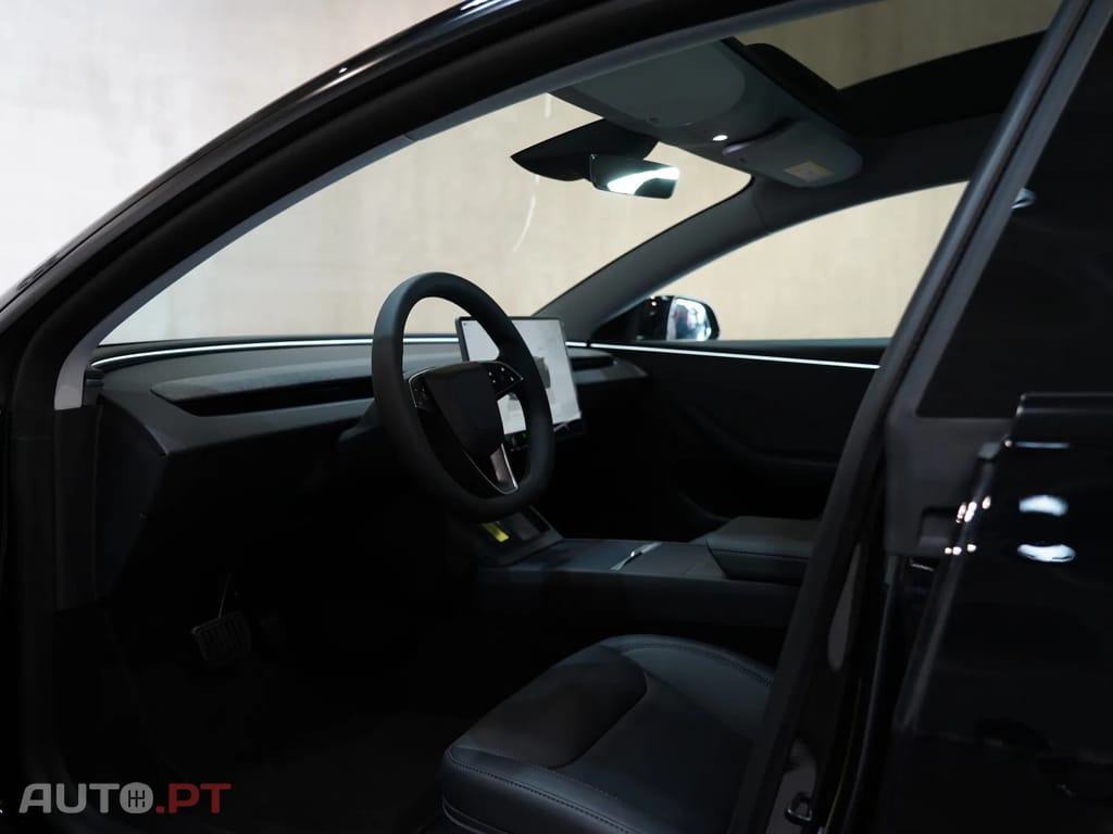 Tesla Model 3 Tração Traseira