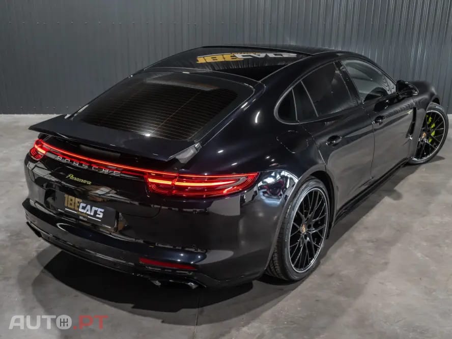Porsche Panamera 4 E-Hybrid Platinum Edition