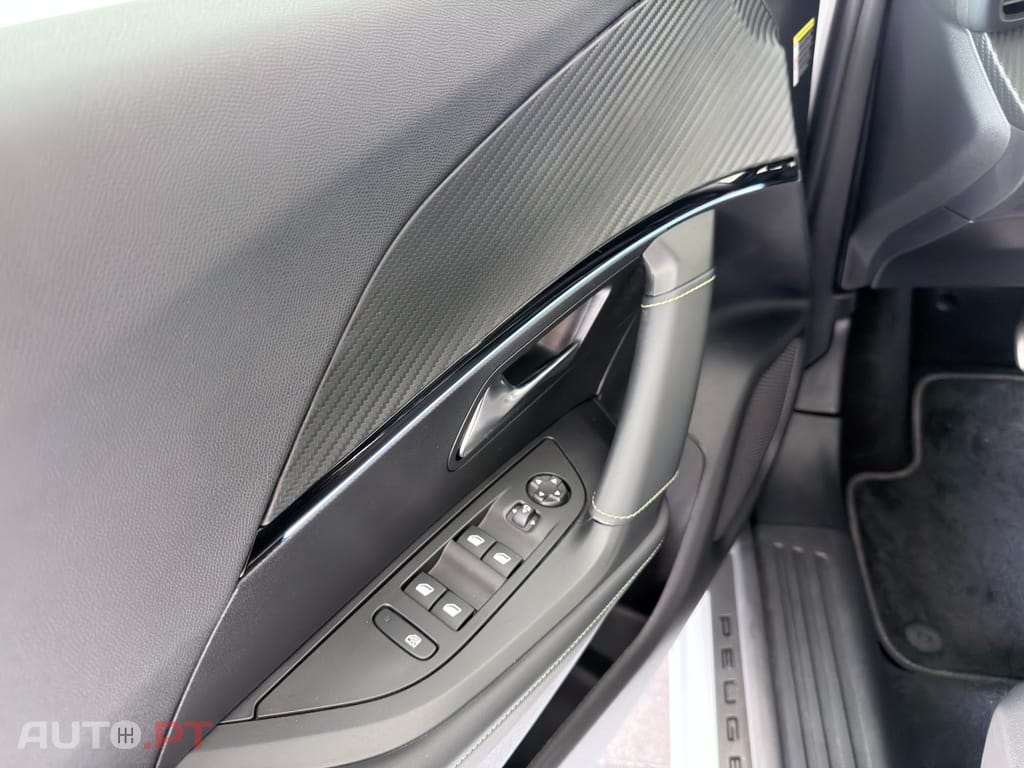 Peugeot E-2008 54 kWh GT