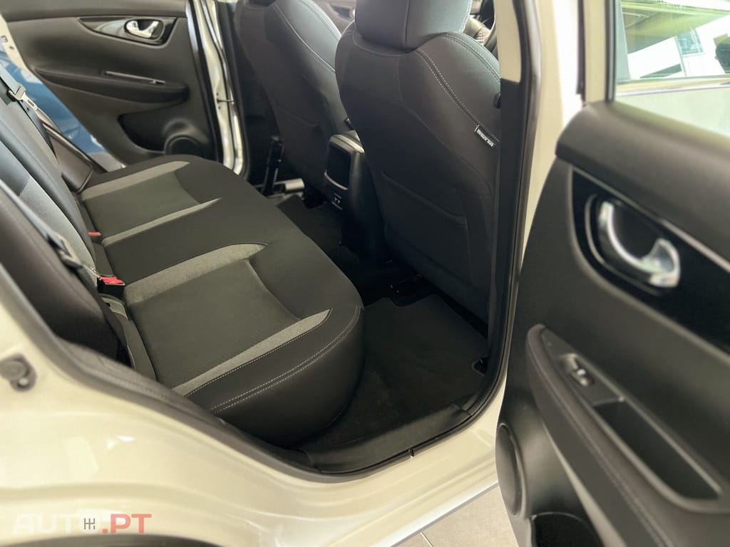Nissan Qashqai 1.3 DIG-T N-Connecta J18 DCT