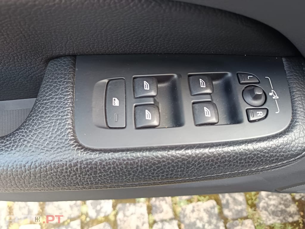 Volvo V60 2.0 B4 Momentum Plus Geartronic