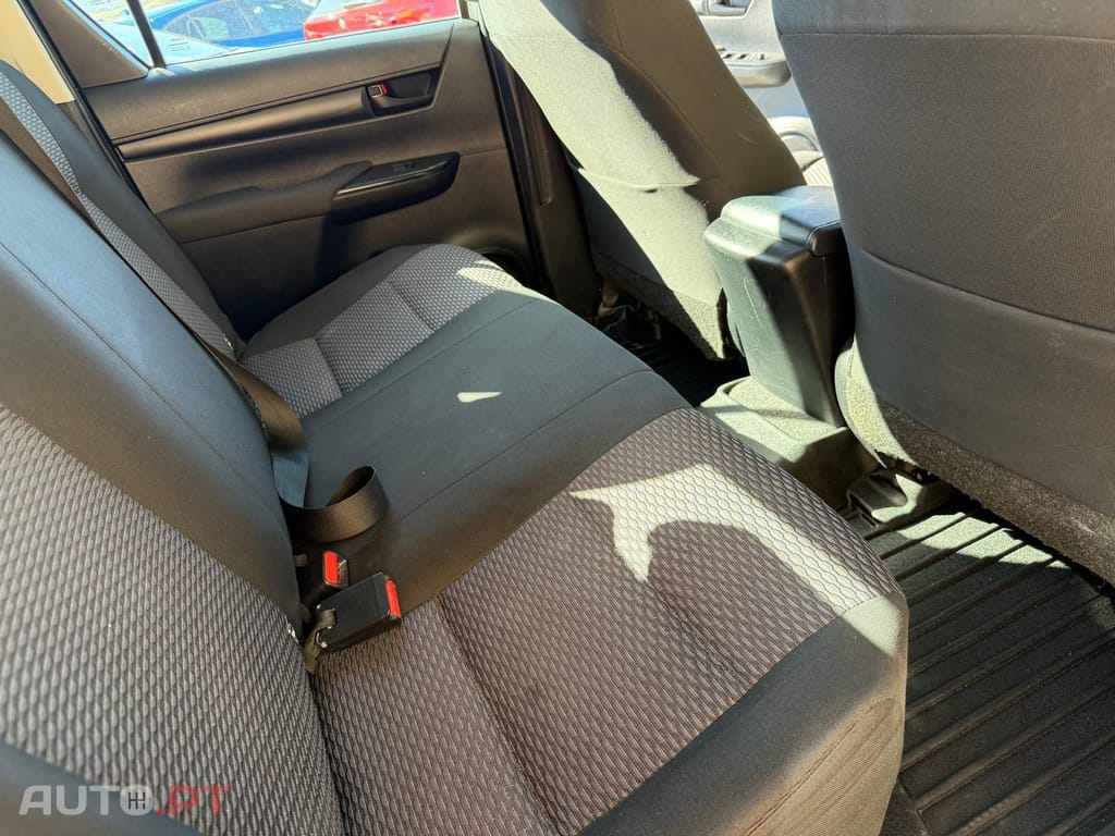 Toyota Hilux 2.4 D-4D 4WD CD Premium Edition
