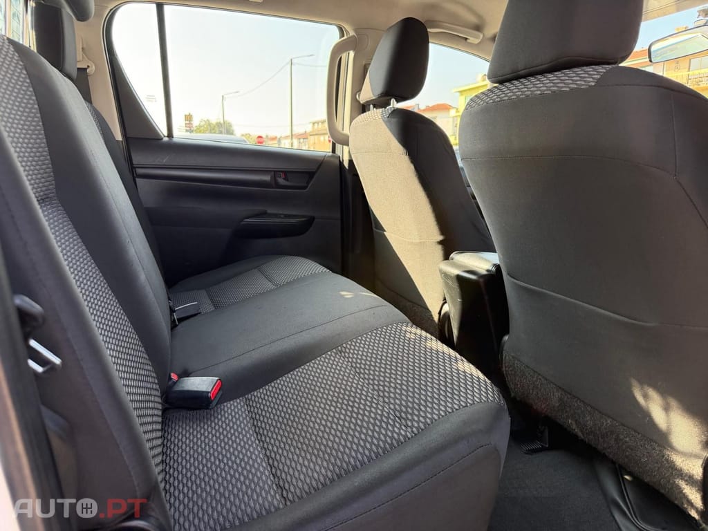 Toyota Hilux 2.4 D-4D 4WD CD CH