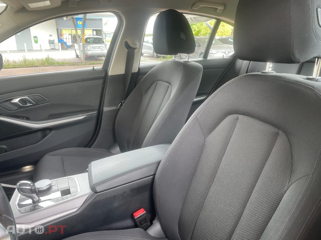 BMW 330 e iPerformance Advantage
