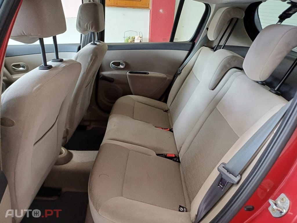 Renault Clio 1.2 16V Confort Privilège