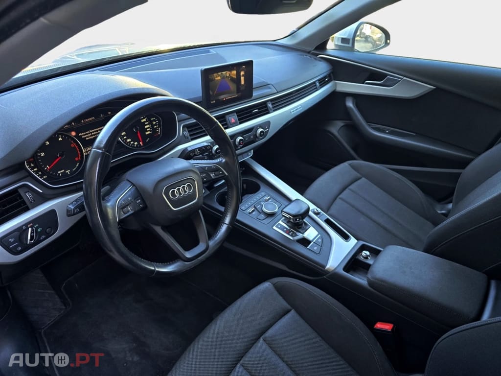 Audi A4 Avant 2.0 TDI DPF clean diesel quattro S tronic Attraction