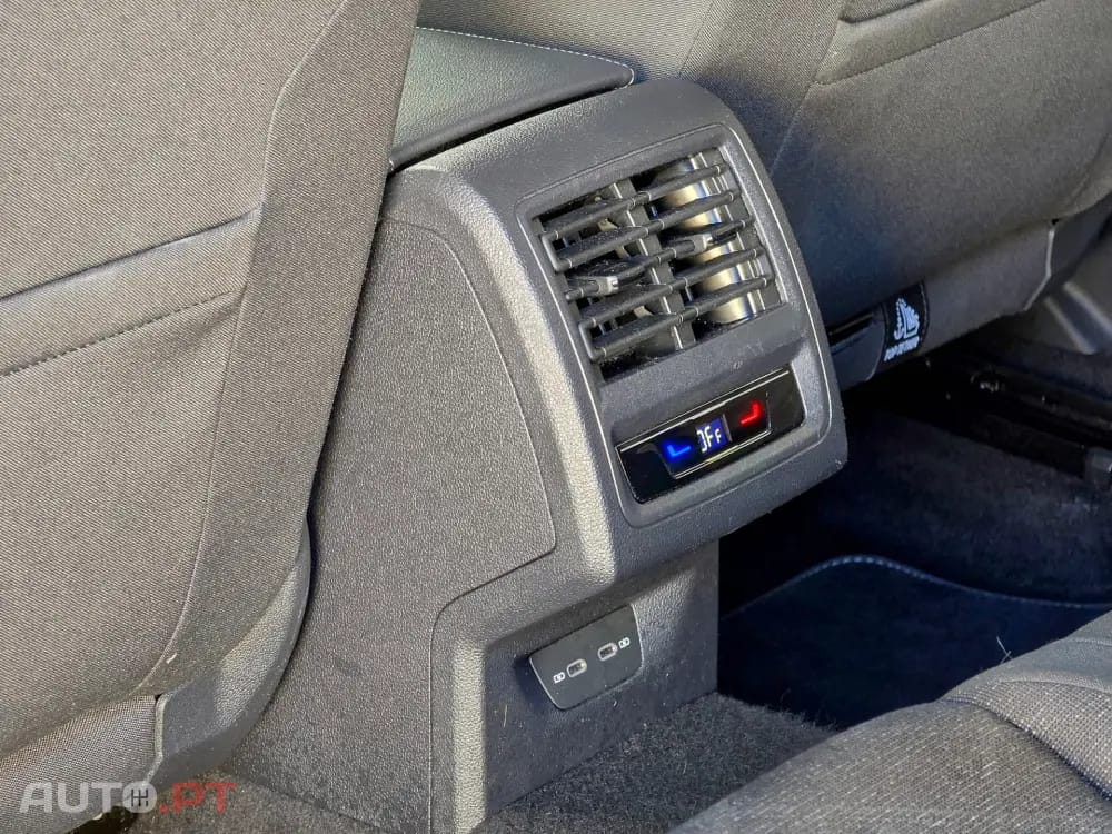 Volkswagen Golf Variant 1.0 eTSI OPF DSG Life — fotografia 35