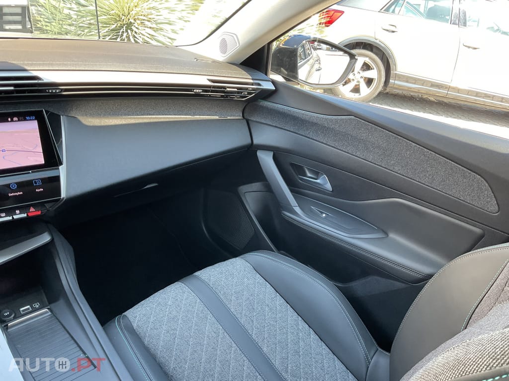 Peugeot 408 1.2 PureTech Allure EAT8
