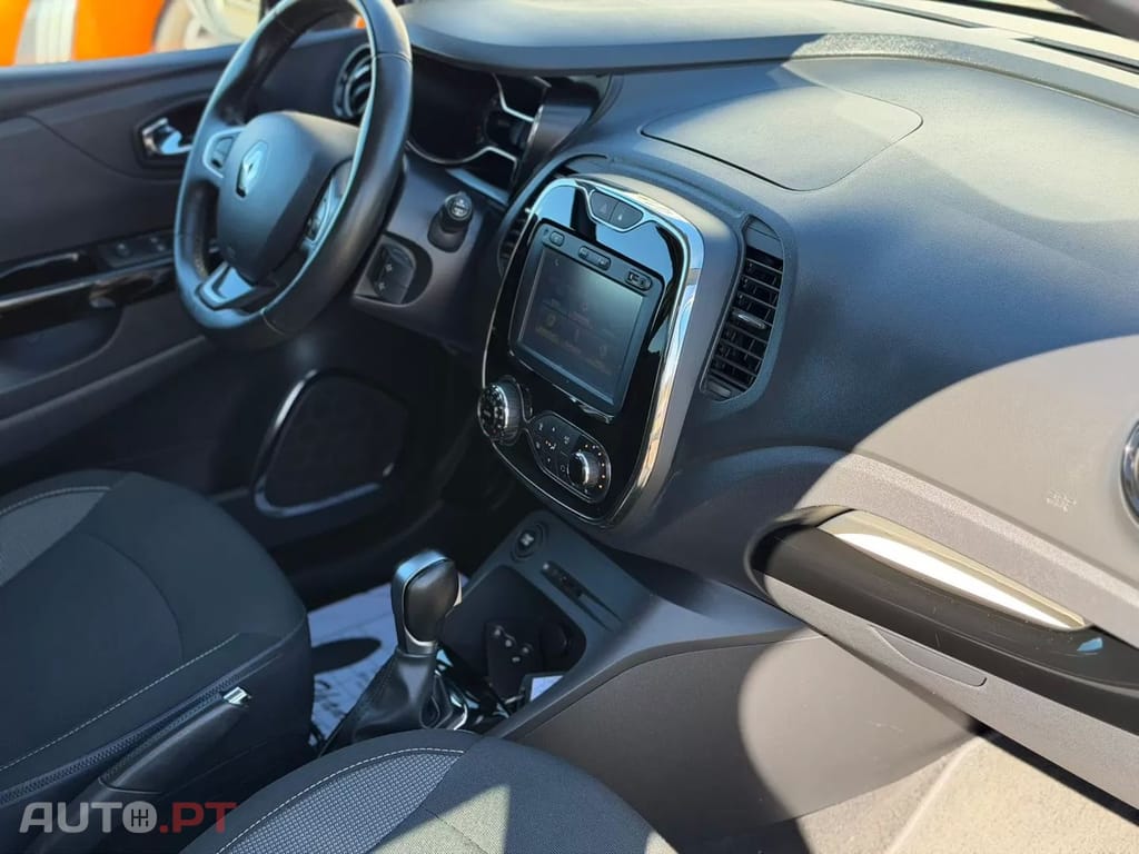 Renault Captur TCe 120 EDC Dynamique — fotografia 8