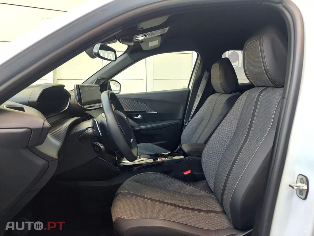 Peugeot 2008 1.2 Hybrid Allure e-DCS6