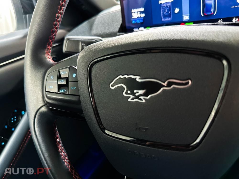 Ford Mustang Mach-E AWD PREMIUM