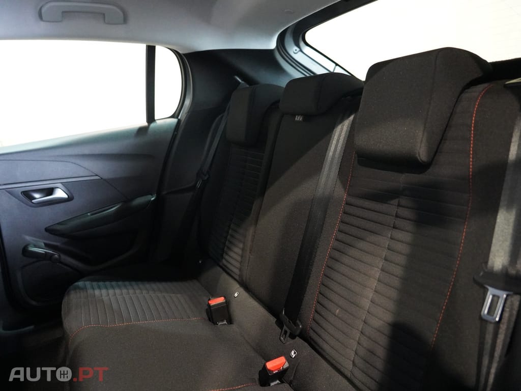 Peugeot E-208 50 kWh Active