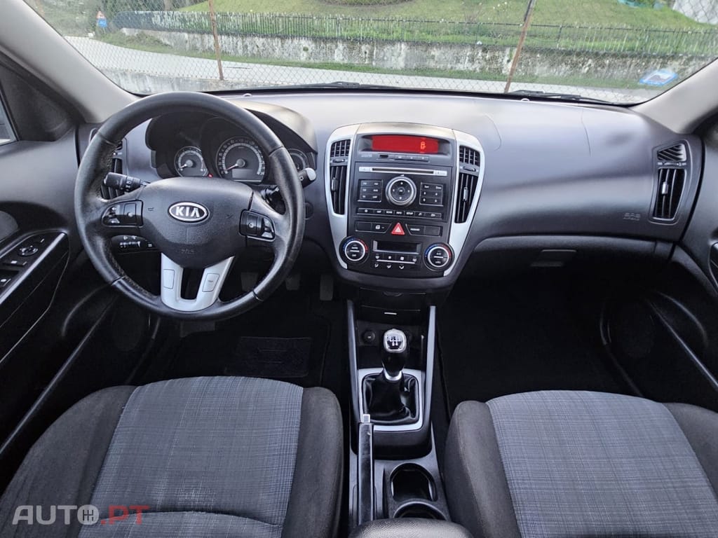 Kia Ceed 1.4 CVVT EX ISG