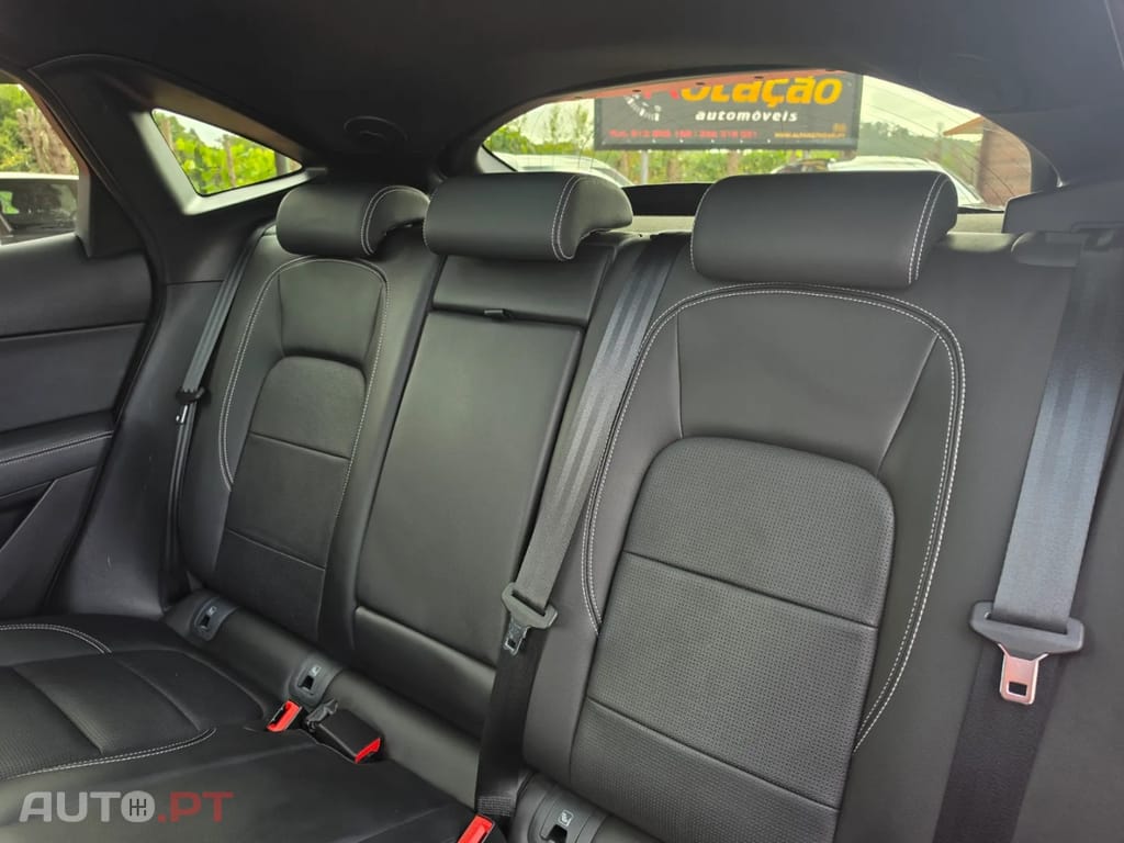 Jaguar E-Pace 1.5 P300e R-Dynamic S AWD Aut.