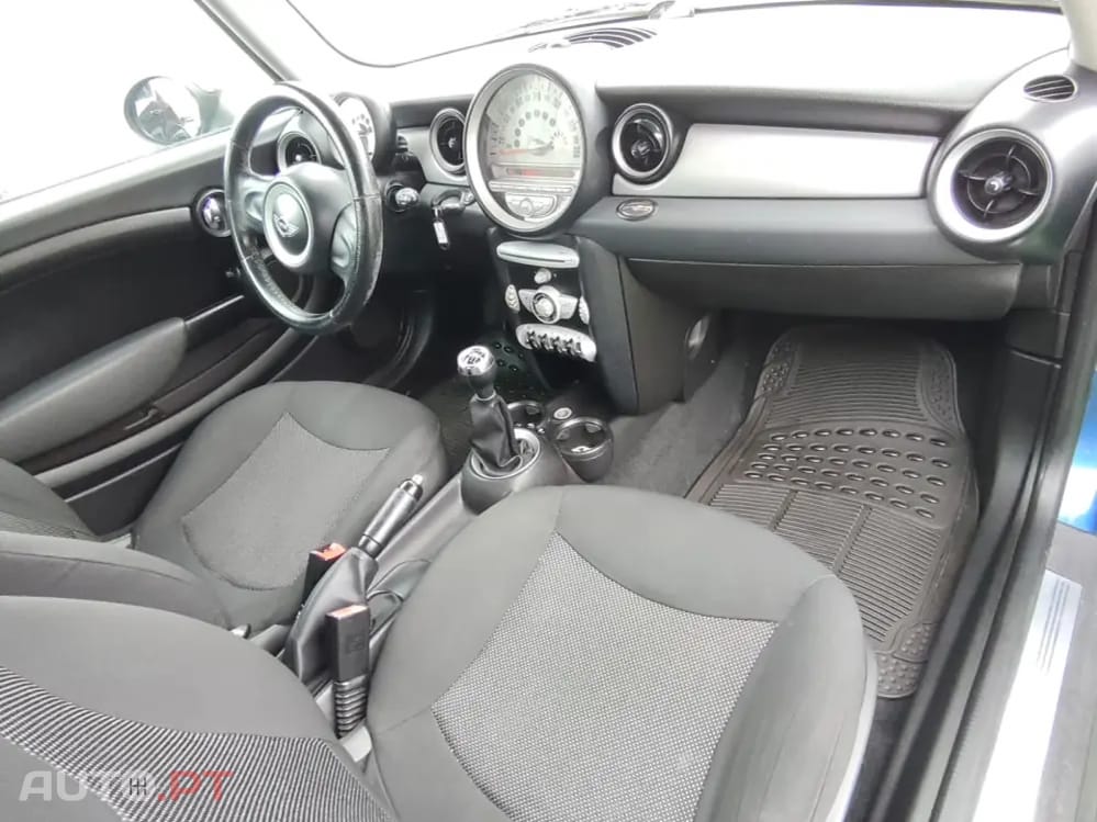 MINI Cooper Cooper D