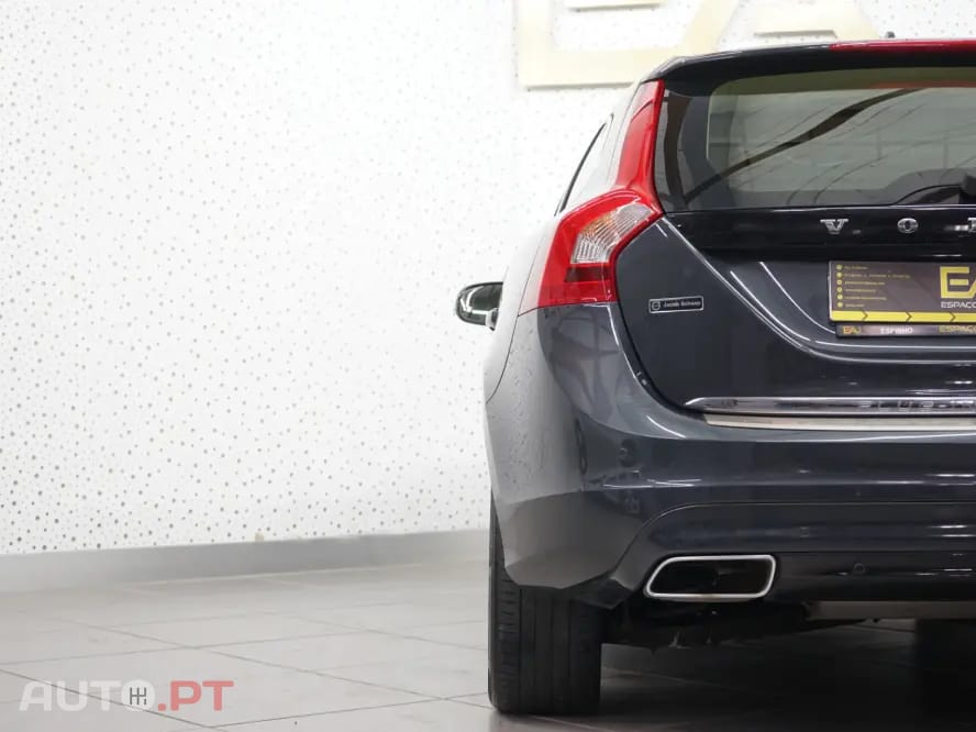 Volvo V60 2.4 D6 Summum AWD Phev