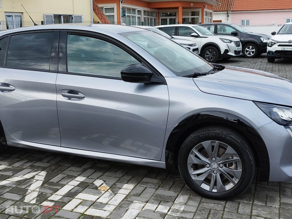 Peugeot E-208 50 kWh Allure Pack