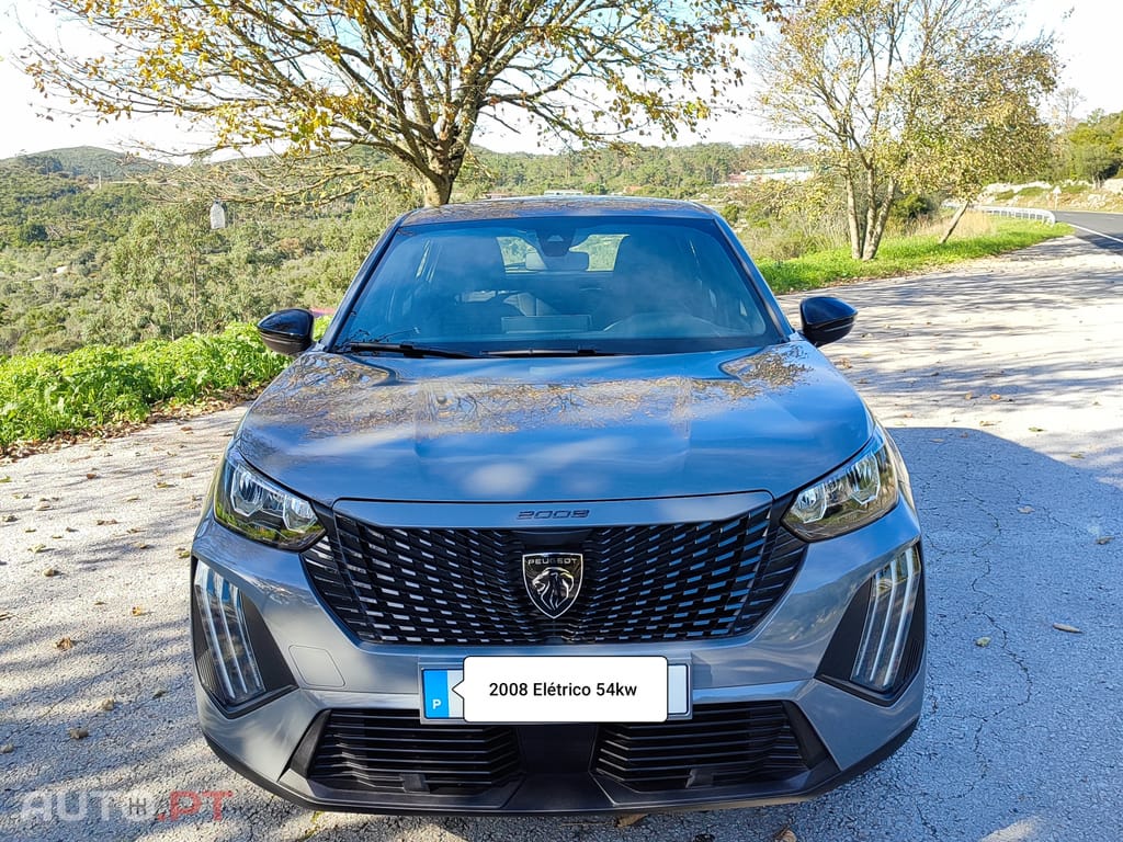 Peugeot E-2008 Active