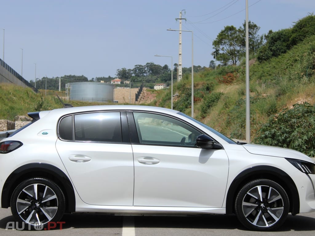 Peugeot E-208 50 kWh GT Pack