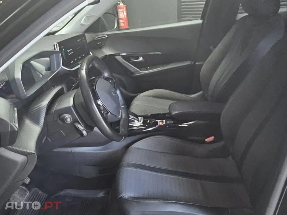 Peugeot E-2008 50 kWh Allure Pack