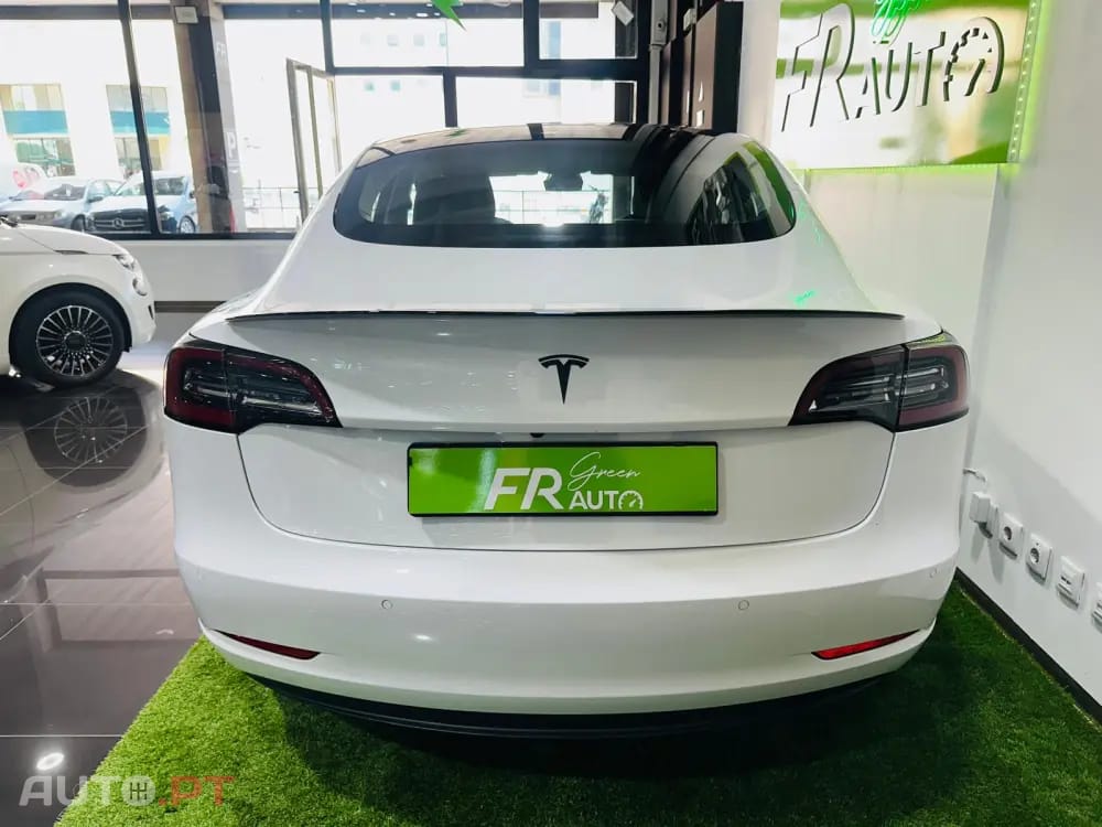 Tesla Model 3 Standard Range Plus RWD